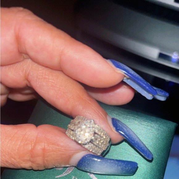 Elegant Engagement Ring - Picture 6 of 7